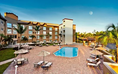 Holiday Inn Express Hotel Naples Downtown - 5th Avenue