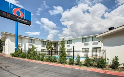 Motel 6 Dallas, TX - South