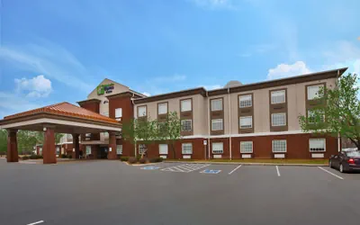 Holiday Inn Express & Suites Manchester by IHG