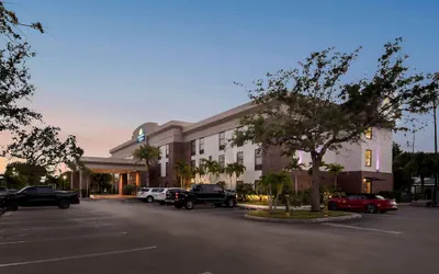 Days Inn & Suites by Wyndham Fort Myers Near JetBlue Park