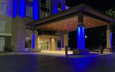 Holiday Inn Express & Suites Starkville by IHG