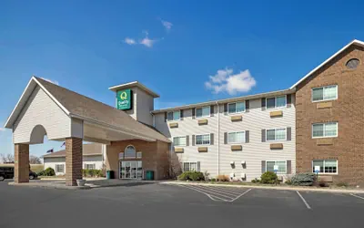 Quality Inn & Suites Fort Madison near Hwy 61