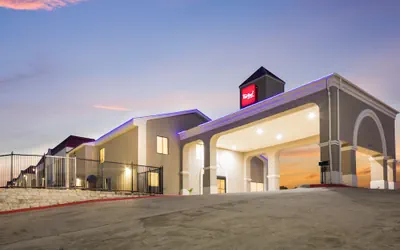 Red Roof Inn & Suites Austin East - Manor