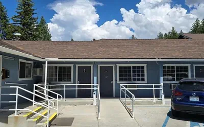 Bluebird Day Inn & Suites