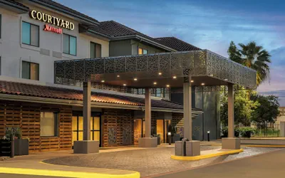 Courtyard by Marriott Houston Rice University