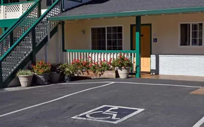 Monterey Pines Inn