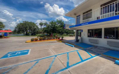 Motel 6 Bradenton, FL