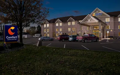 Comfort Inn & Suites Taylor - Detroit