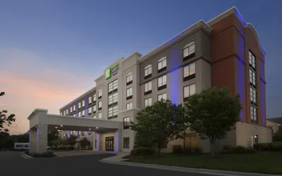 Holiday Inn Express & Suites Baltimore - BWI Airport North by IHG