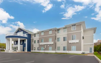 MainStay Suites Madison Airport