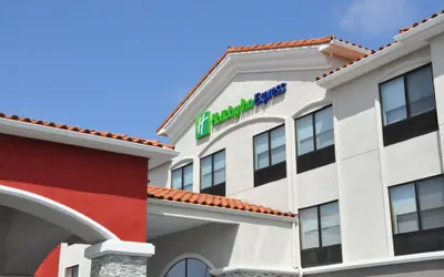 Holiday Inn Express & Suites Lake Forest by IHG