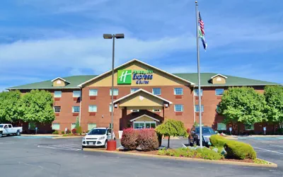 Holiday Inn Express & Suites Center Township by IHG