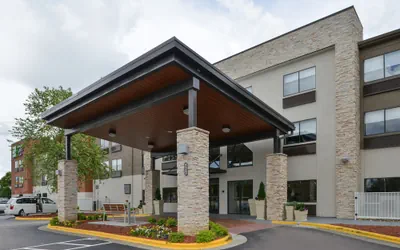 Holiday Inn Express & Suites Raleigh NE - Medical Ctr Area by IHG