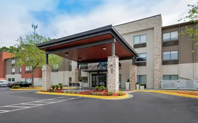Holiday Inn Express & Suites Raleigh NE - Medical Ctr Area by IHG