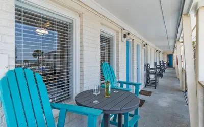 The Beach House Motel & Suites