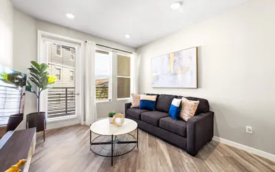 Chic Apt w Jacuzzi Lake Front Nr Casino Imax