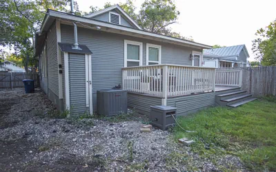 Chic Downtown Farmhouse With Garden and BBQ Grill