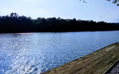 Spacious Lakeside Country Getaway