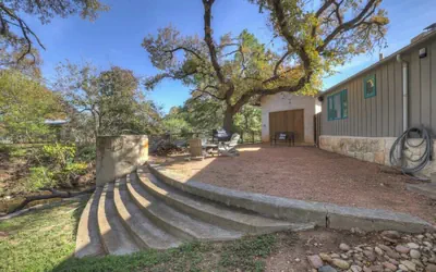 Guest Quarters - 2 Blocks to Main Street!