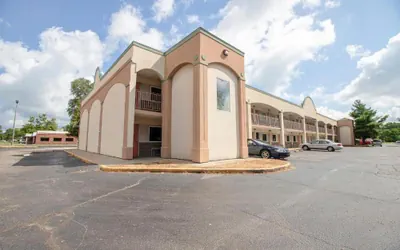 Hotel O Daylight Inn Elkhart I-90, In