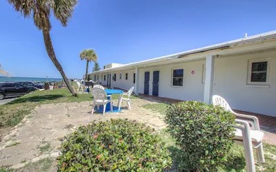 Daytona Shores Inn & Suites