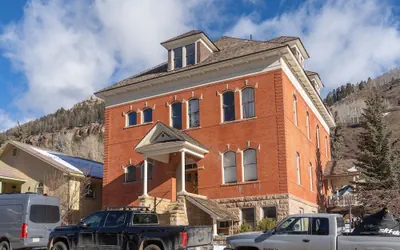 Ajax Loft 1 Bedroom Apts by RedAwning