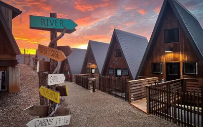 Wrong Way River Lodge & Cabins