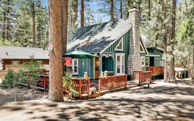 Twin Pines Lodge #2458