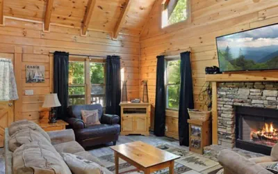 Minutes to Parkway I Pigeon Forge Sleeps 14 5BR