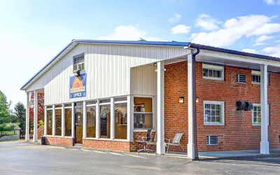 Hotel O Relax Inn Lewisburg near I-64