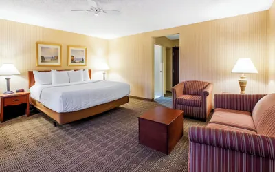 Norwood Inn and Suites Detroit