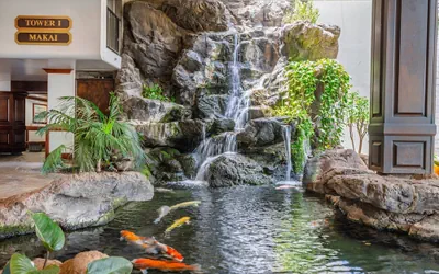 High Floor Ocean View Condo w/ 2 Beds and Parking