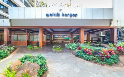 Diamond Head and Partial Ocean views with 2 Beds and Parking