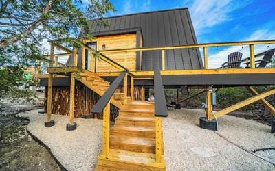 HERA Treehouse Fredericksburg