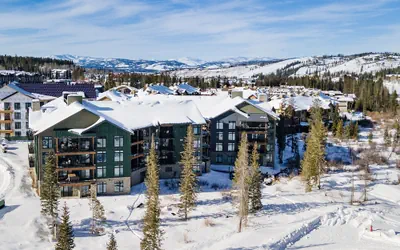 Timber Fox 1208 3 Bedroom Apts by RedAwning