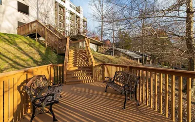 Fantastic Renovated Condo Pool Downtown Fireplace