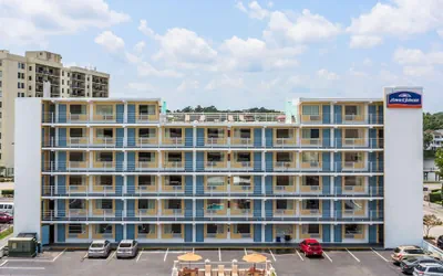 Howard Johnson by Wyndham Virginia Beach At The Beach