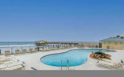 Updated Ocean Front Condo Aquamarine Suite 201