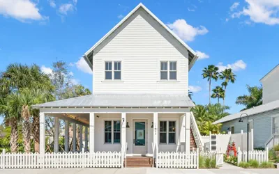Casa Julieta Luxury Ybor-themed Studio