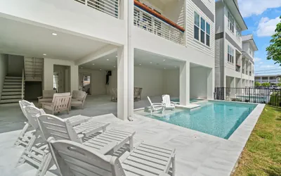 The Akoya Pearl - 2 Beach Homes Steps From CWB