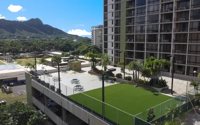 Waikiki Sunset Close to Beach with Parking
