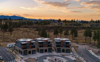 The Aerie Suites by AvantStay – Modern Comfort with Mountain Views