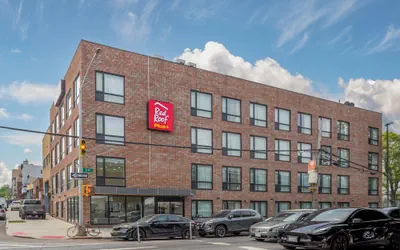 Red Roof PLUS+ Brooklyn - 3rd Ave