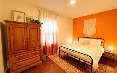 Cottage Street Downtown New Apartment