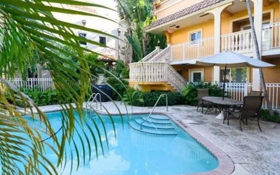 Spacious Beach Apt in Las Olas Blvd