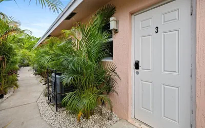 Spacious 2 BR Sailboat Bend