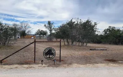 Evergreen Escape W/hot-tub 5 Min to Downtown!