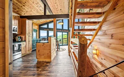 180 Views Sleeps 7 Private Hot Tub Full Kitchen