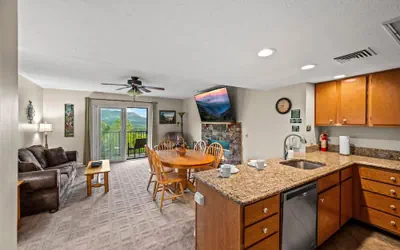 Full Kitchen Hot Tub Indoor Pool Sleeps 6