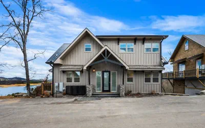 NEW Lake View Indoor Pool Sleeps 14 Hot Tub